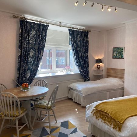 Deluxe Three Bed Bnb In Henley-On-Thames Near Station River & Town Centre Extérieur photo