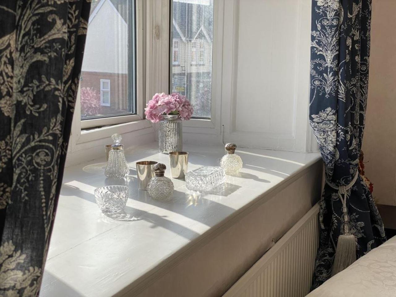 Deluxe Three Bed Bnb In Henley-On-Thames Near Station River & Town Centre Extérieur photo